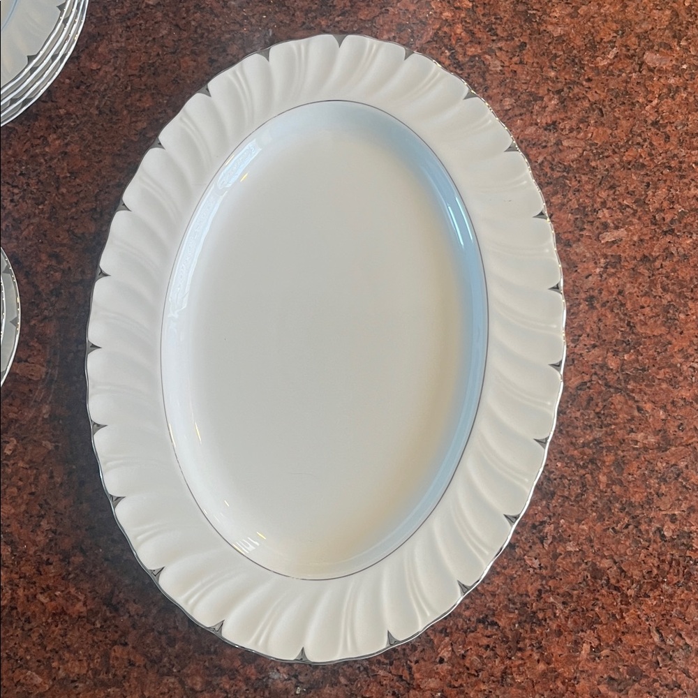 Vintage Harmony House Heirloom Fine China Dinnerware Set - Picture 2 of 9